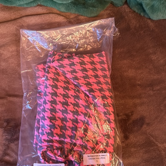 NWT Dear scarlett pink top - Picture 6 of 6